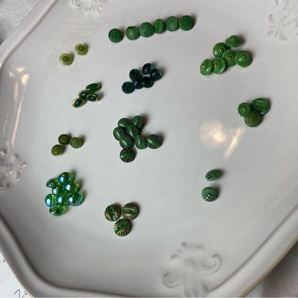Variety Vintage Green Glass Button Bundle - Picture 1 of 16